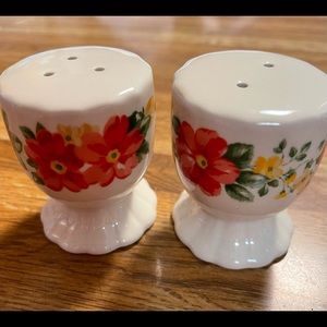 Pioneer Woman salt and pepper shakers